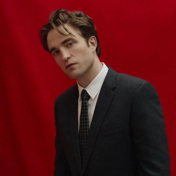 Robert Pattinson xuất hiện tro